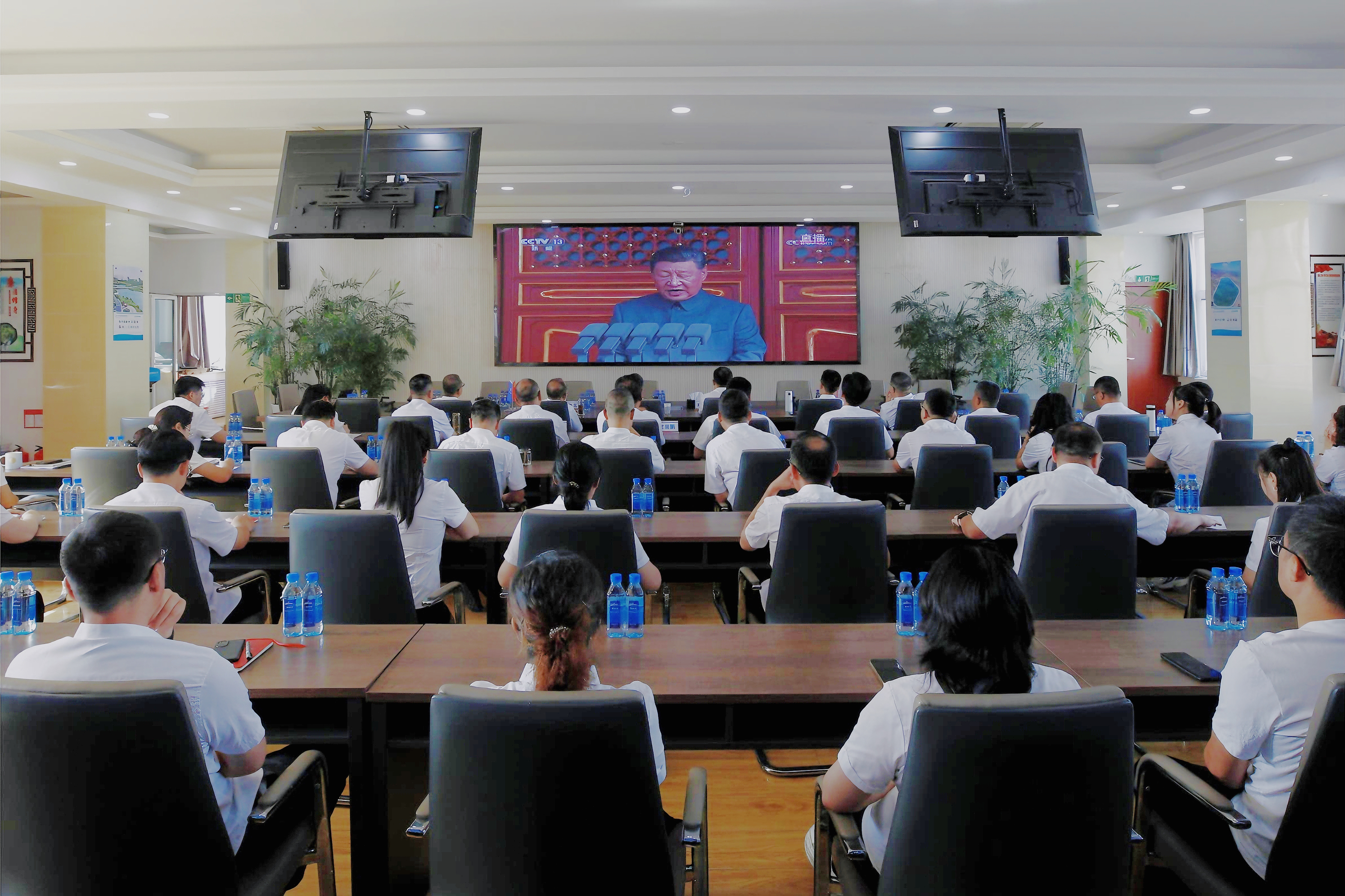銘記歷史，致敬英雄！銀川中鐵水務組織觀看紀念抗戰勝利80周年閱兵式直播